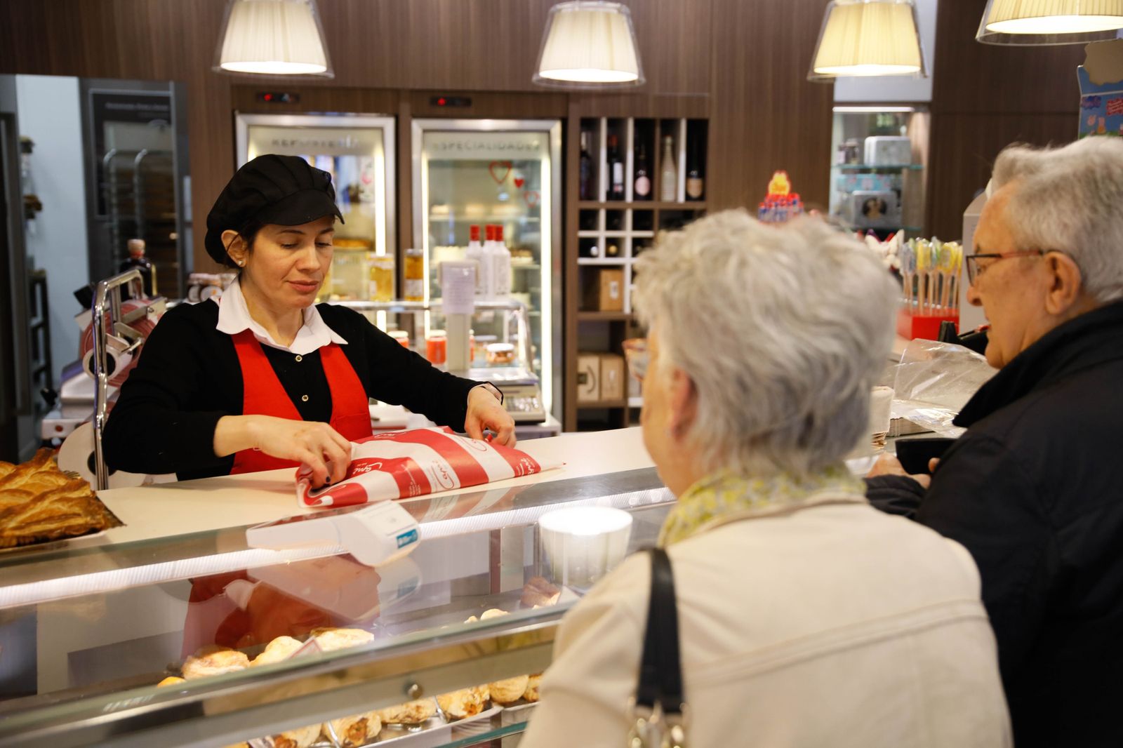 Dulces de Semana Santa en una pastelería de Almería.