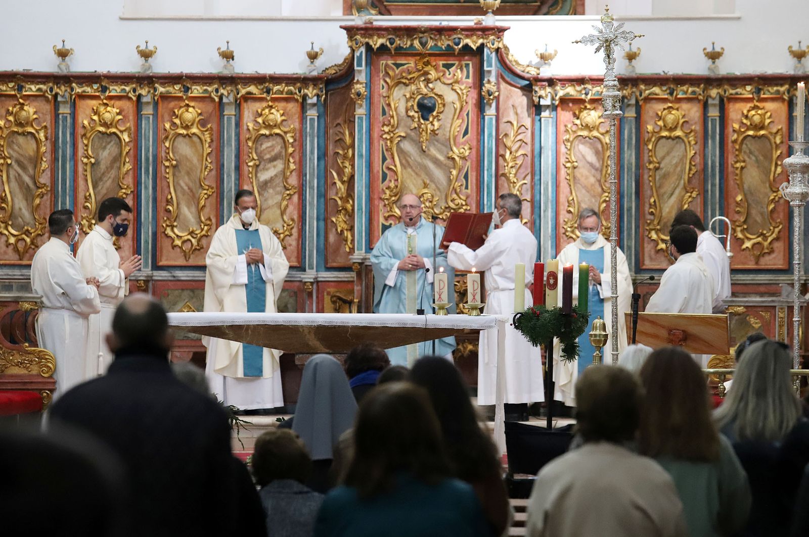 Santiago Gómez preside una misa en la Catedral.