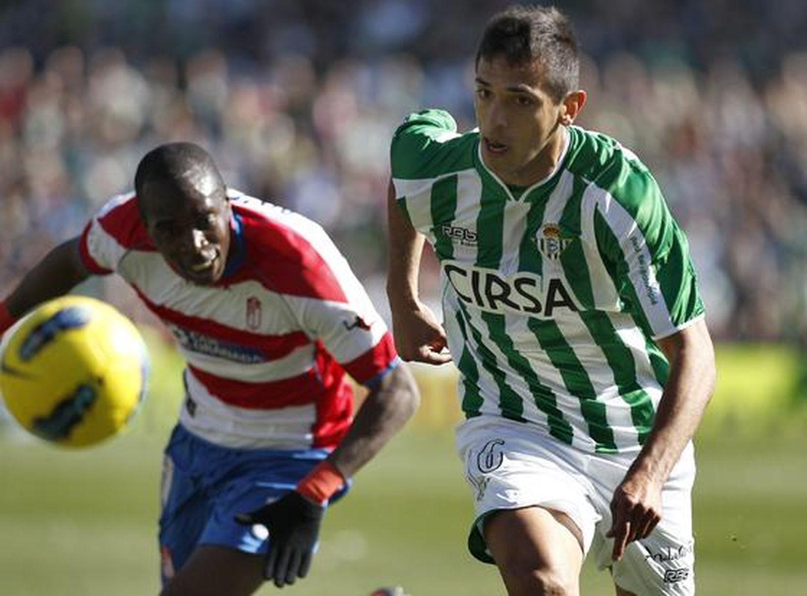 El Granada aprovecha el empuje del nuevo entrenador para vencer al Betis, que realizó una mala primera parte.

Foto: Antonio Pizarro