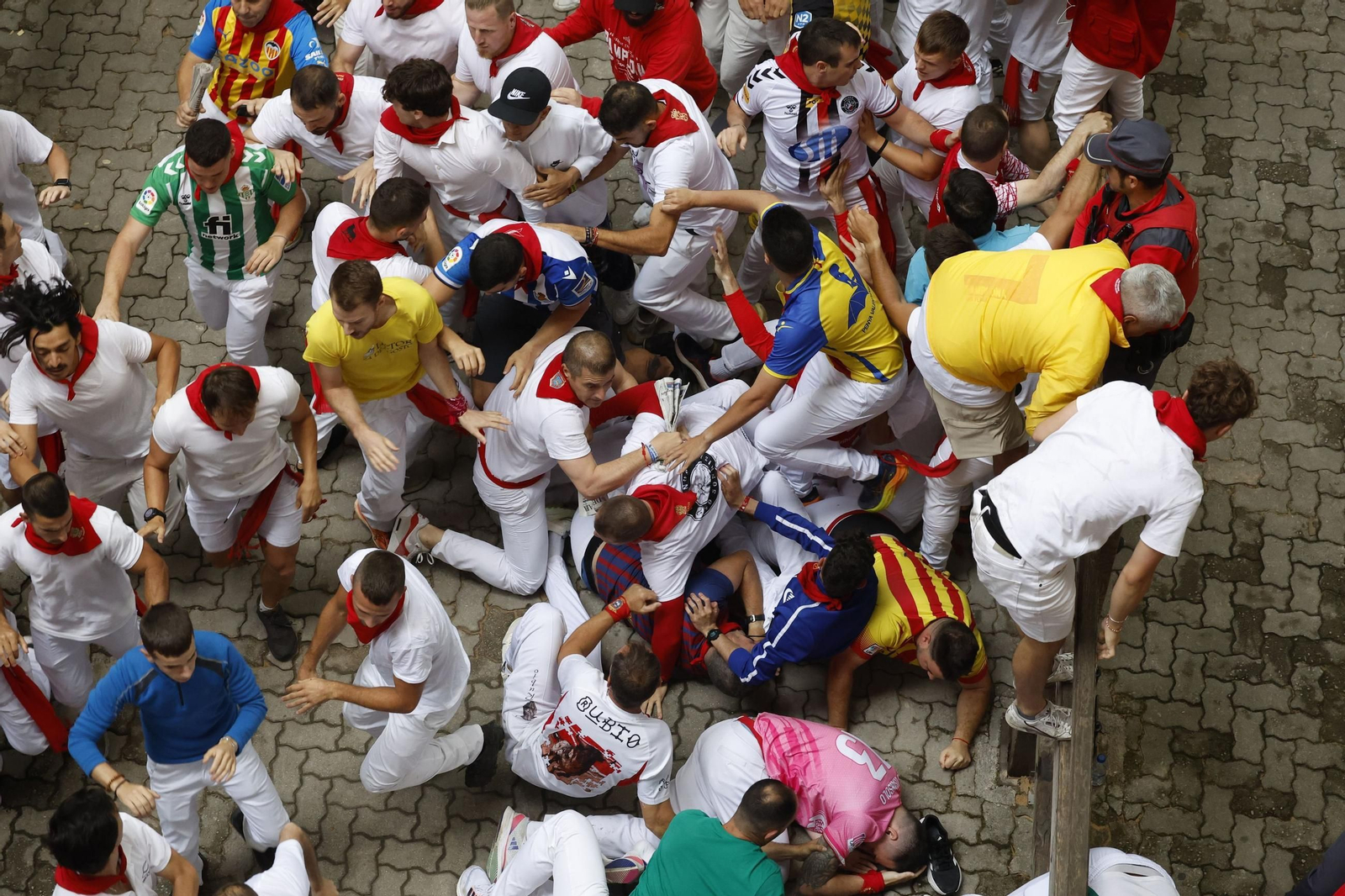Las imágenes del encierro de los toros de Victoriano del Río en los sanfermines 2024