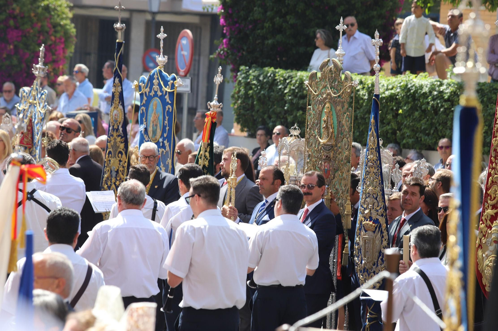 Imágenes del Corpus Christi recorriendo las calles de Huelva