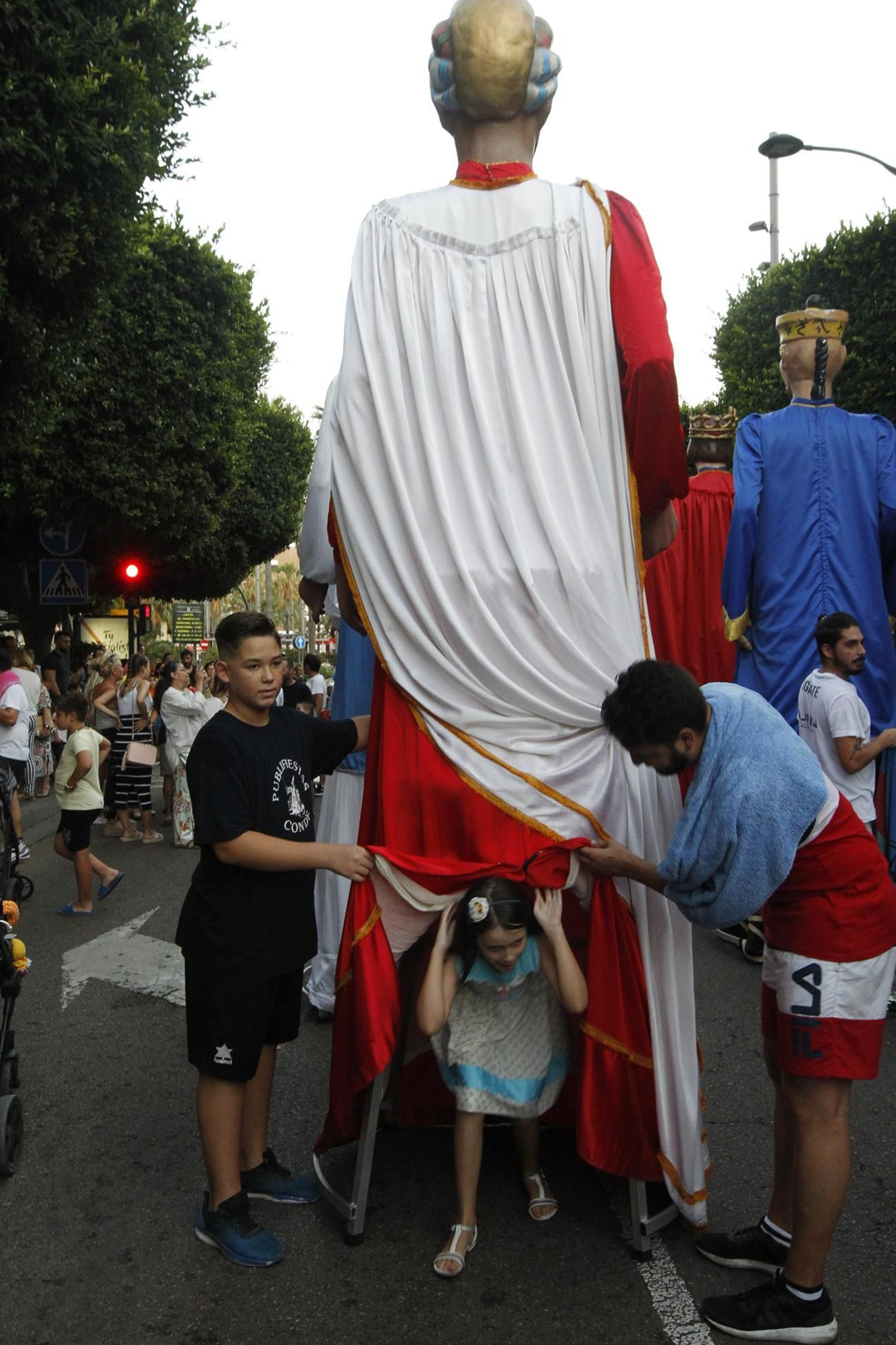 Fotogalería gigantes y cabezudos. Feria de Almería 2019