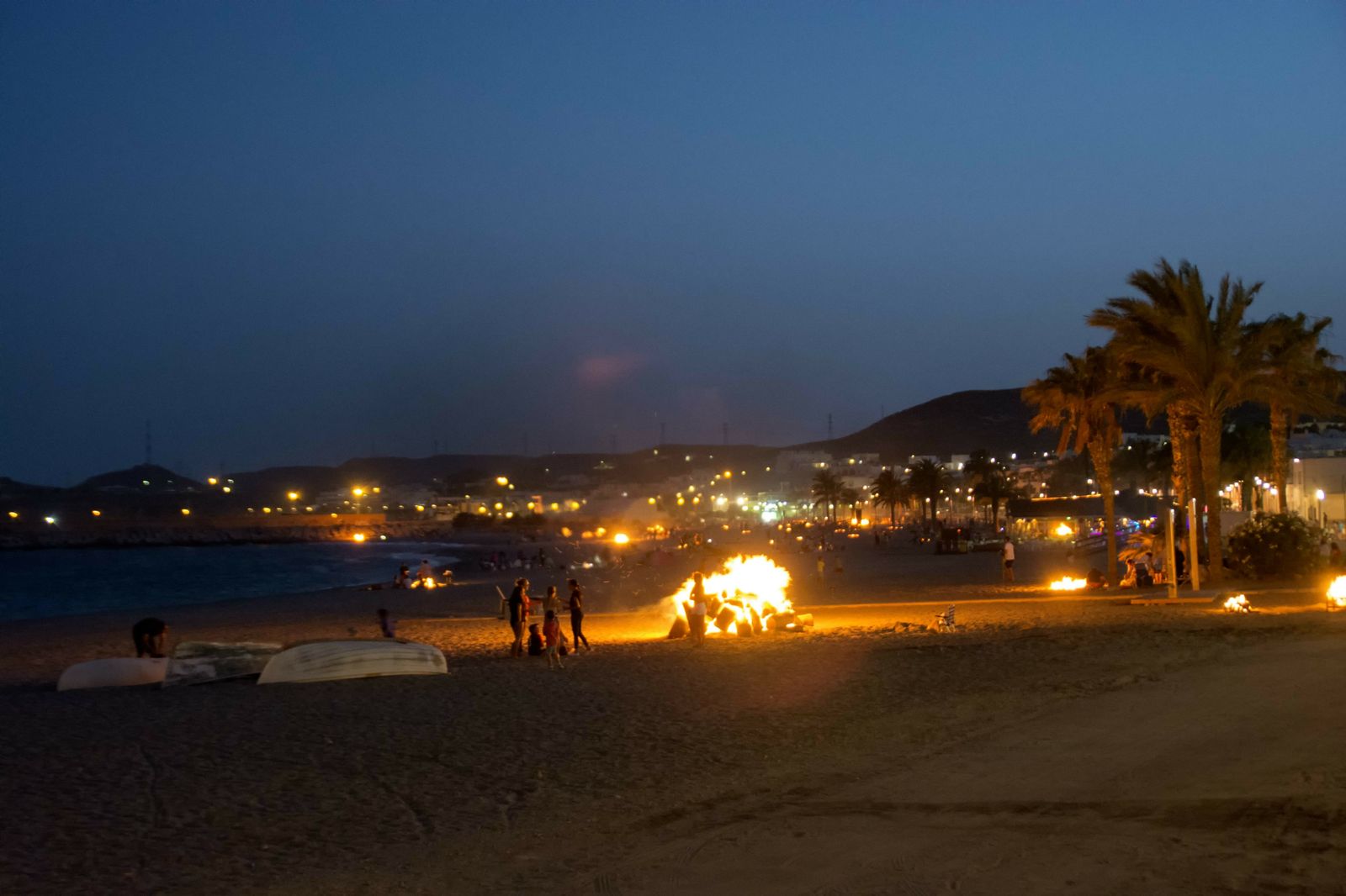 El Ayuntamiento de Carboneras regala leña para las hogueras de San Juan