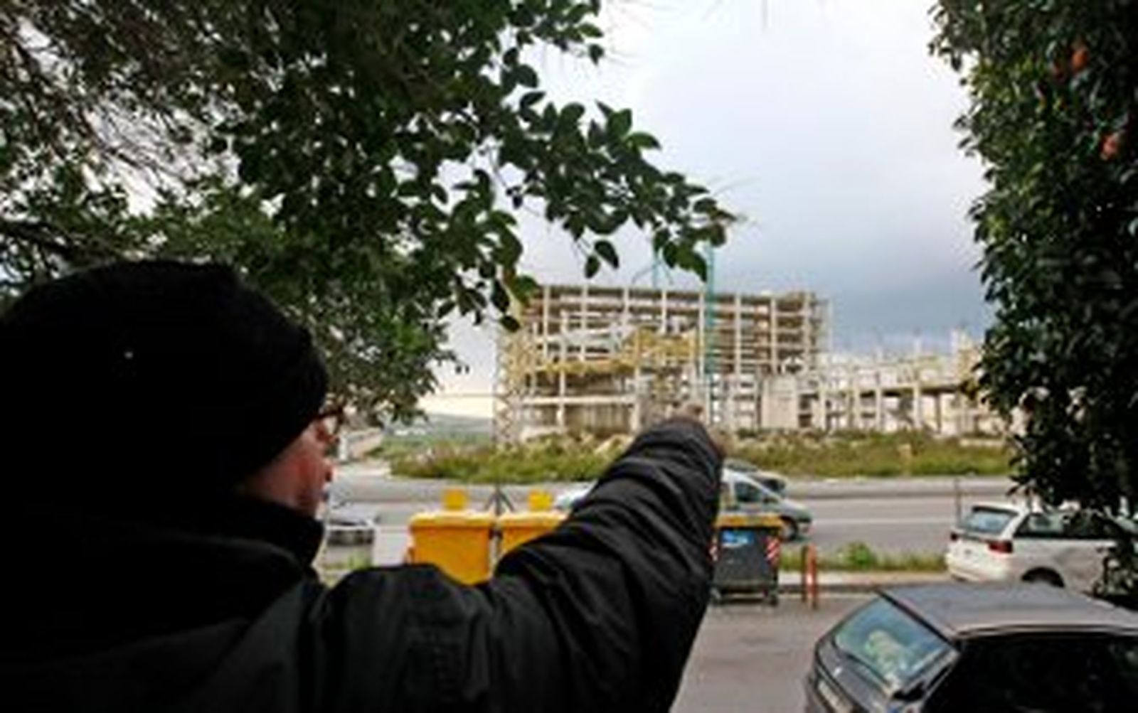 Un indigente apuñala a una mujer y se tira al vacío al verse acorralado