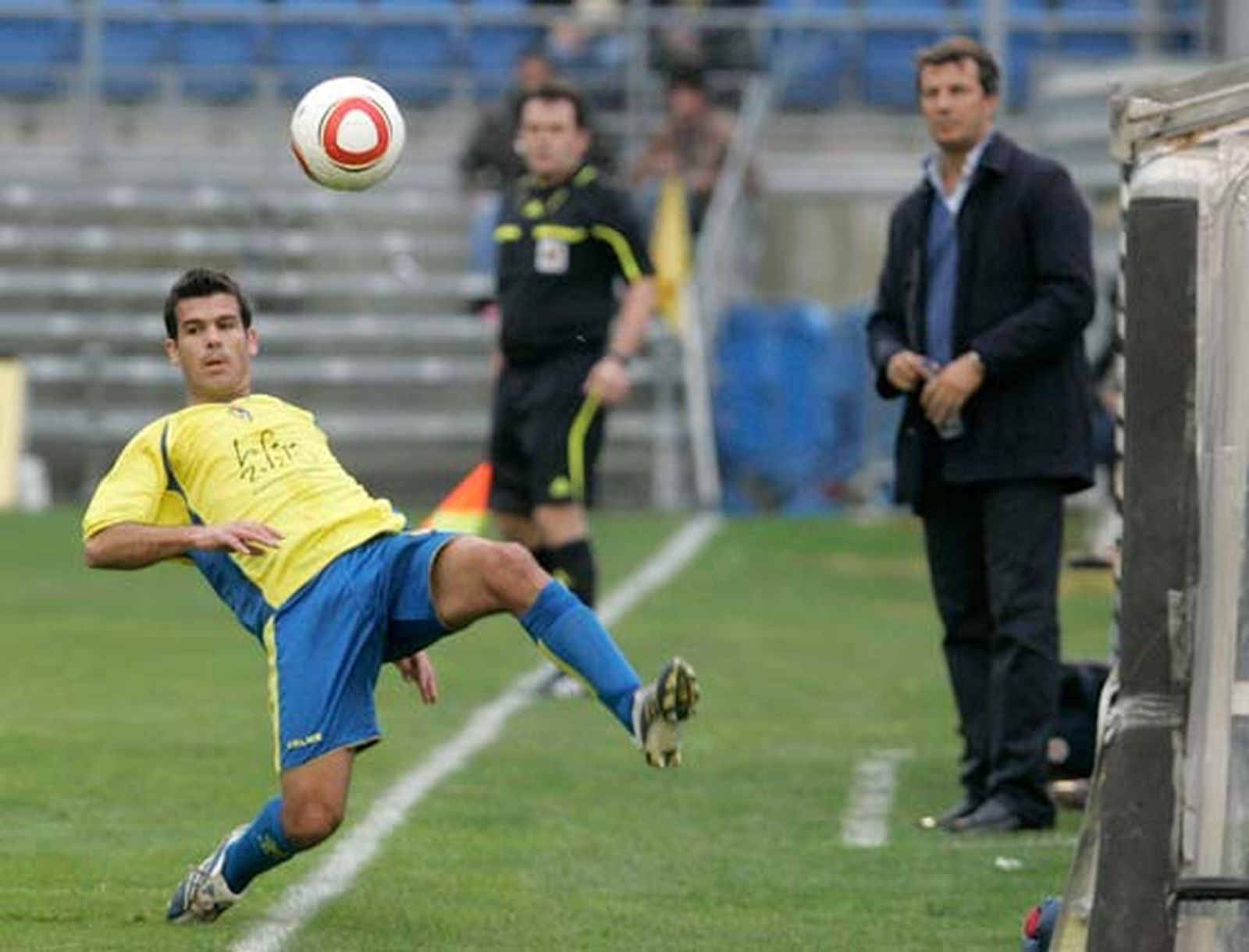 El Cádiz de Jose González,que suma la cuarta victoria consecutiva, somete al filial sevillista en un partido trabado gracias a los goles de Pachón y Enrique

Foto: Jesus Marin