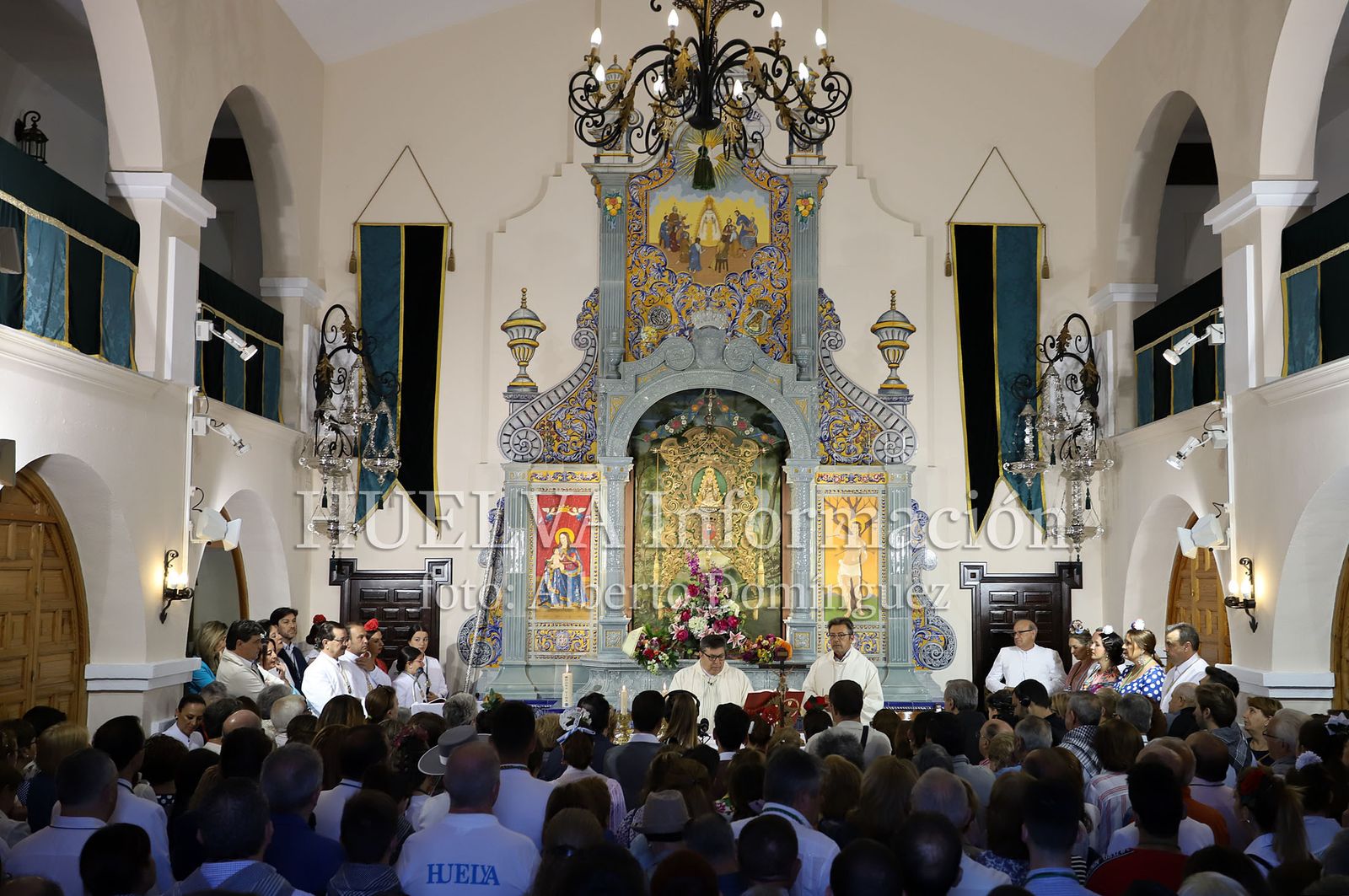 Imágenes de la Hermandad del Rocío de Huelva en su salida. Rocío 2019