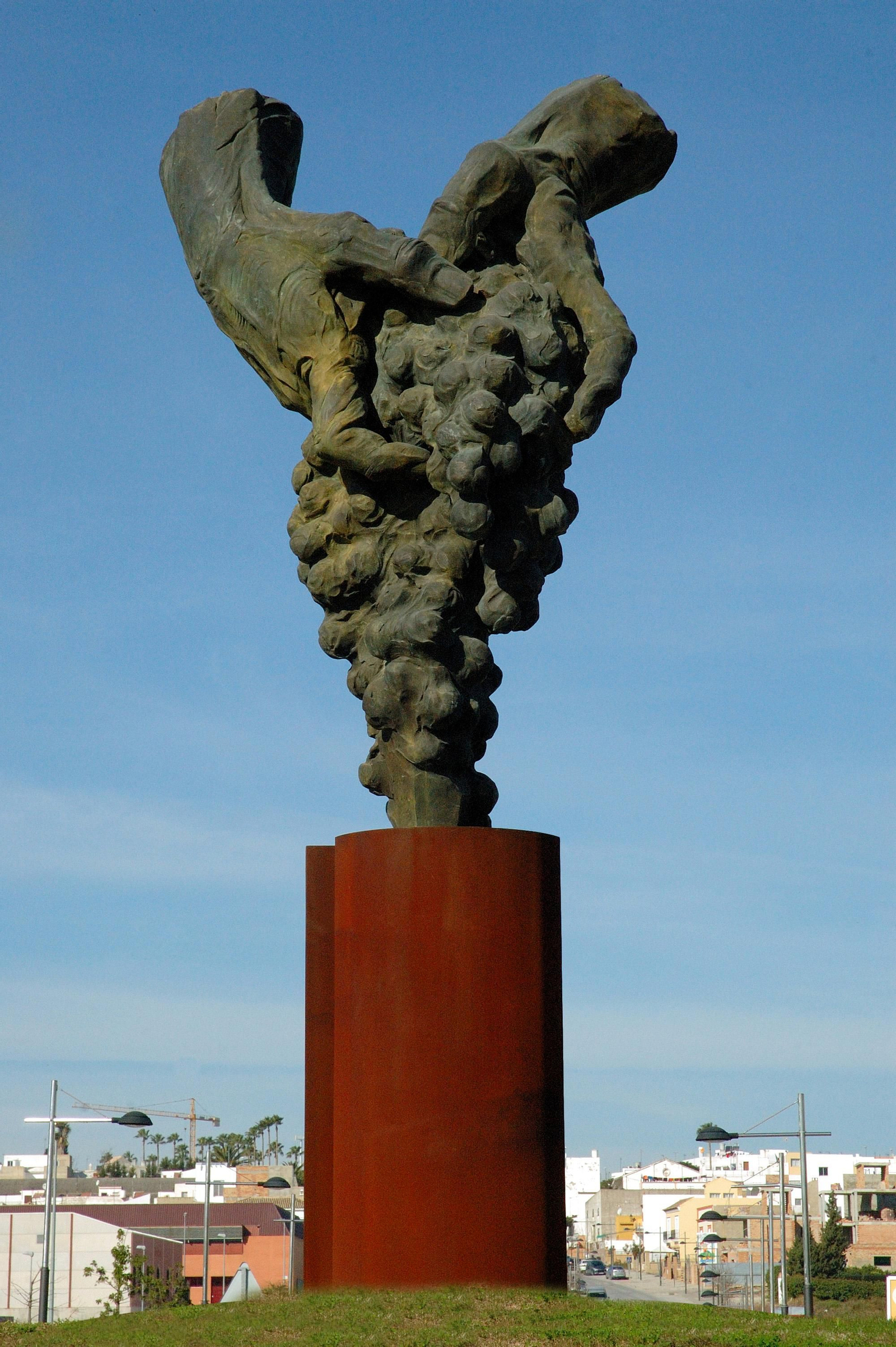 Monumento al viticultor, en Trebujena Monumento al viticultor, en Trebujena