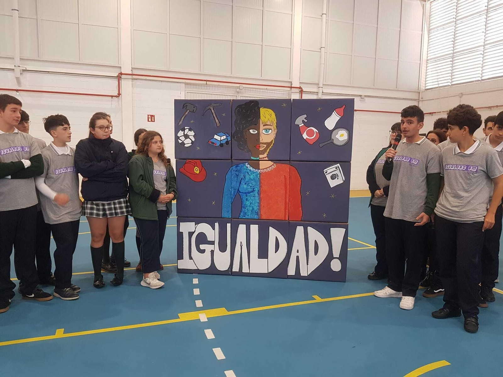 Imágenes del acto por el 8-M organizado en San Fernando con los institutos.
