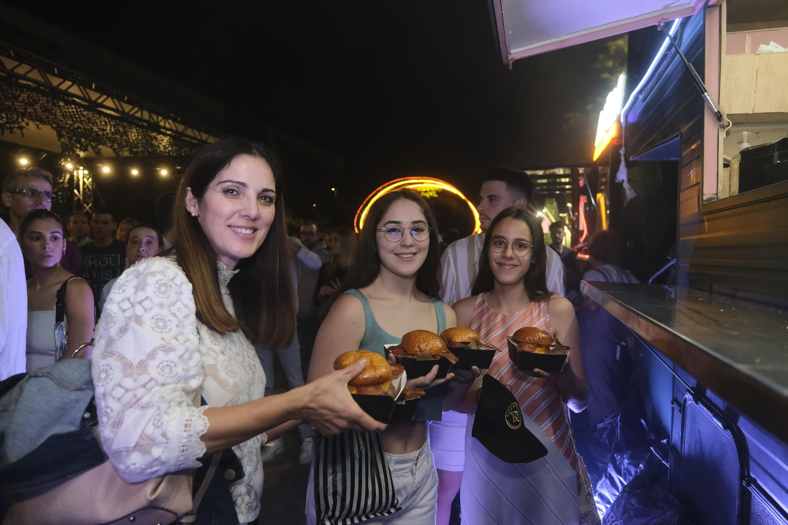 Neón y brasas en El Vial: el lleno absoluto de The Champions Burger en Córdoba Neón y brasas en El Vial: el lleno absoluto de The Champions Burger en Córdoba