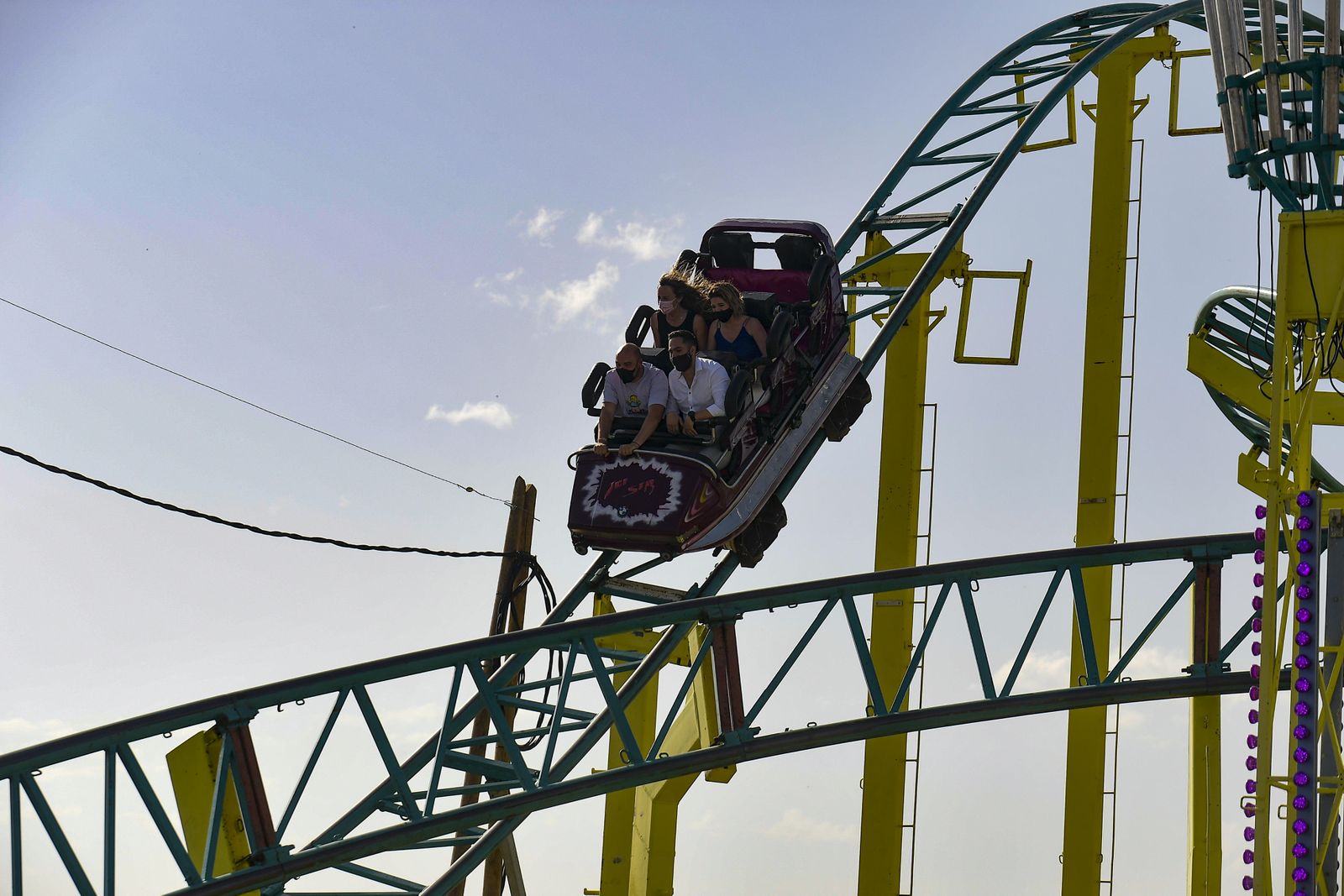 Atracciones de feria, columpios, niños y vida en el Corpus 2021