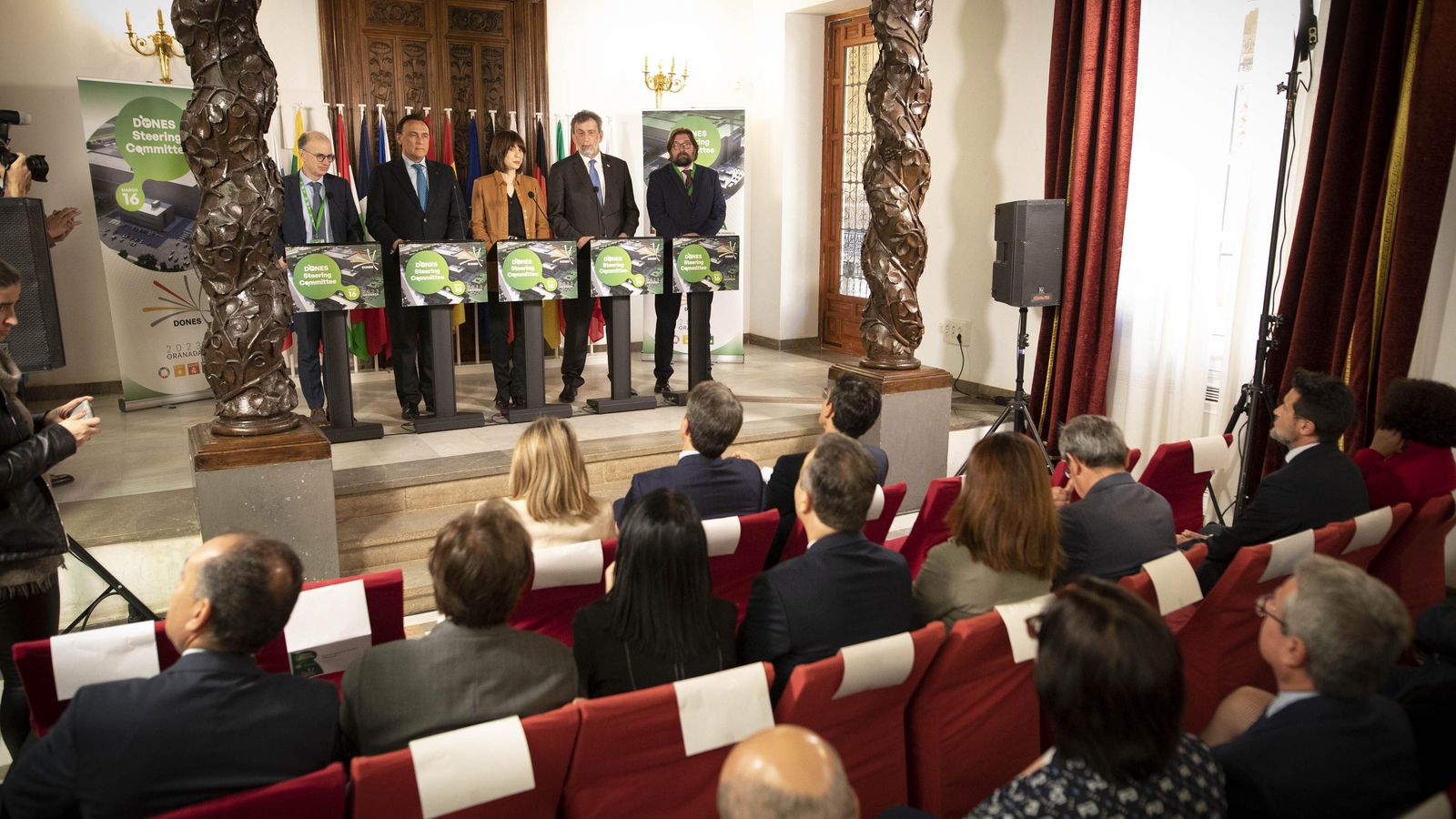 Massimo Garribba, Gómez Villamandos, Diana Morant, Radovan Fuchs y Stasa Skenzic, durante su comparecencia.