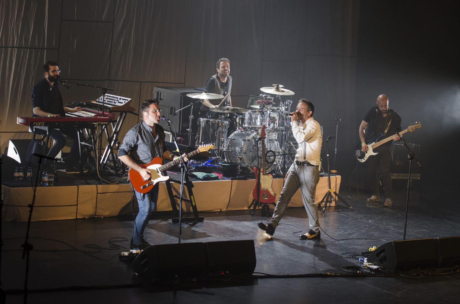 Love of Lesbian durante su concierto en el Maestro Padilla.