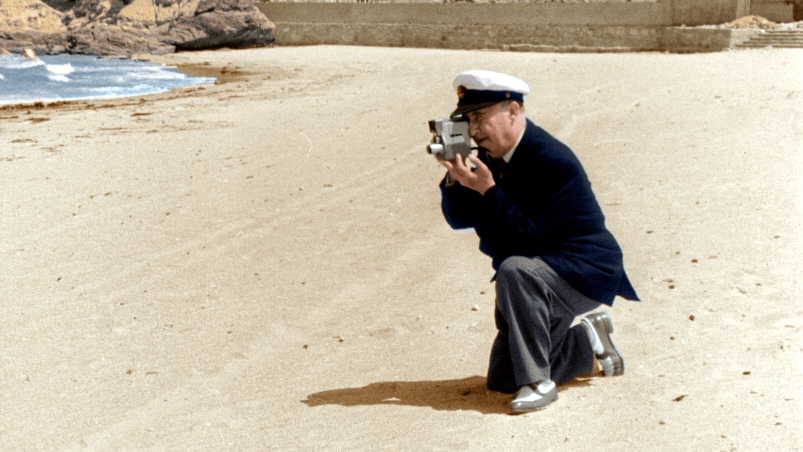 Un conocido fragmento del No-Do, con Franco captando una imagen familiar, coloreado