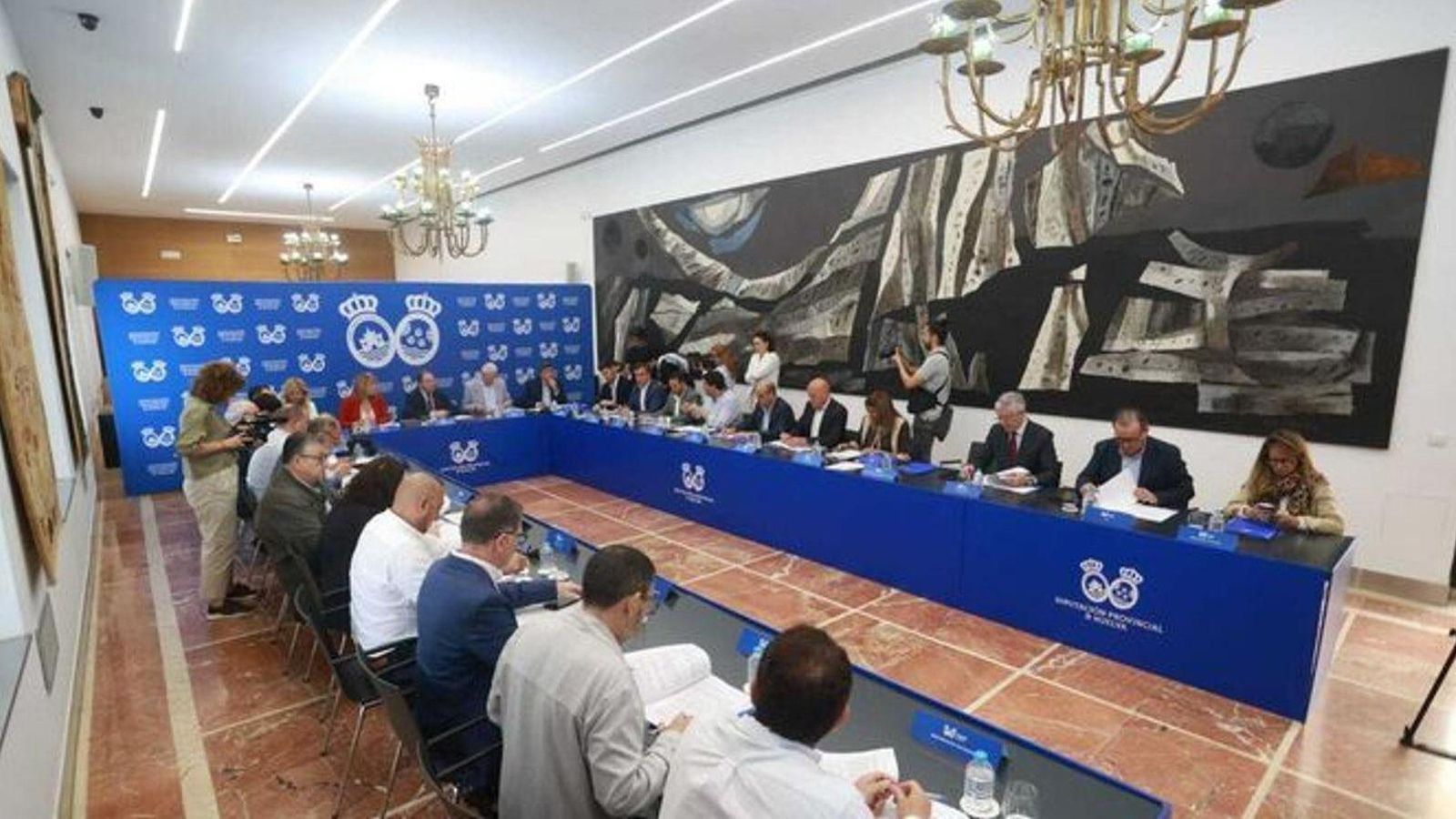 Reunión de la a Mesa de las Infraestructuras de Huelva celebrada en abril. Reunión de la a Mesa de las Infraestructuras de Huelva celebrada en abril.