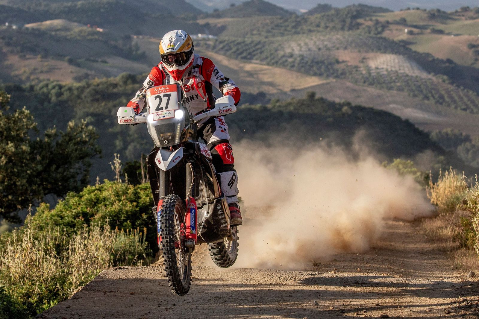 Los grandes del Dakar enseñan el paisaje rural de Andalucía
