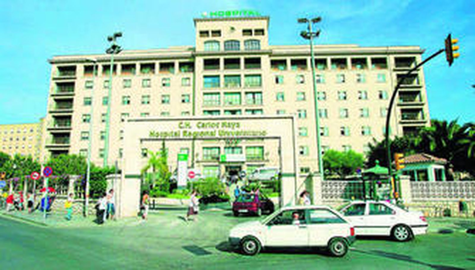 Entrada al hospital Regional universitario.