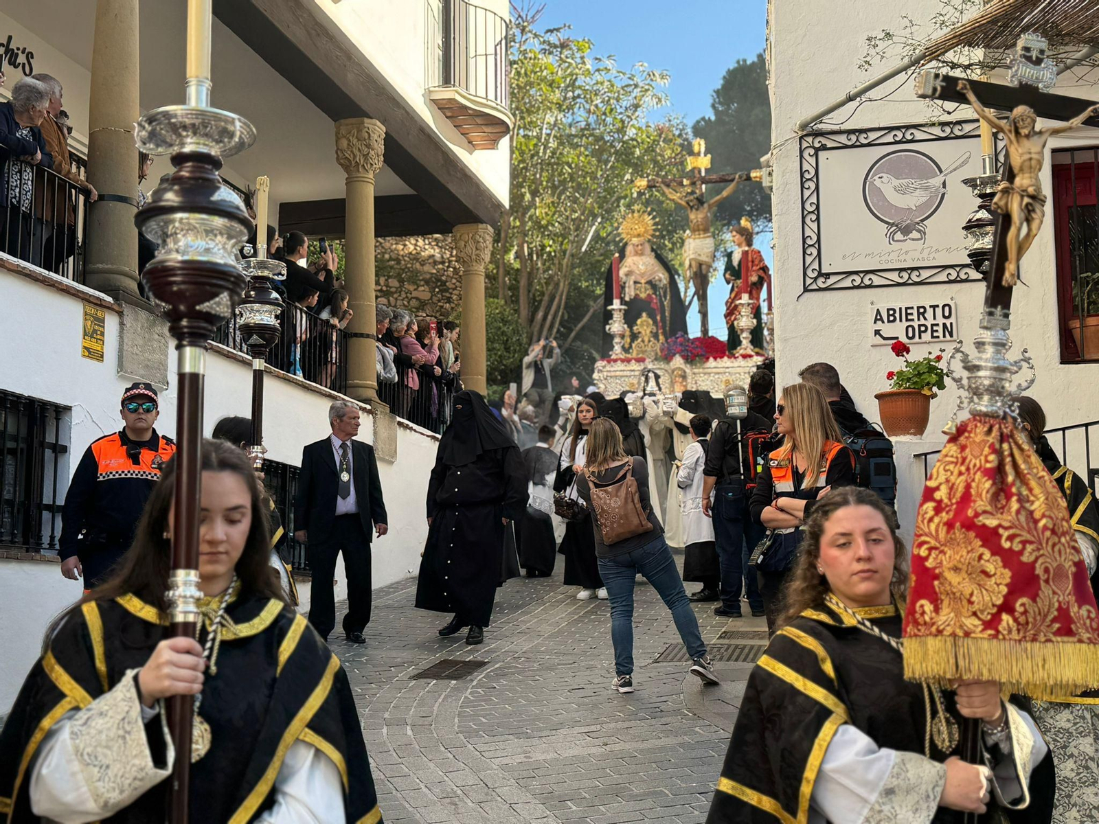 El Cristo de la Paz y el Yacente el Viernes Santo en Mijas, en imágenes