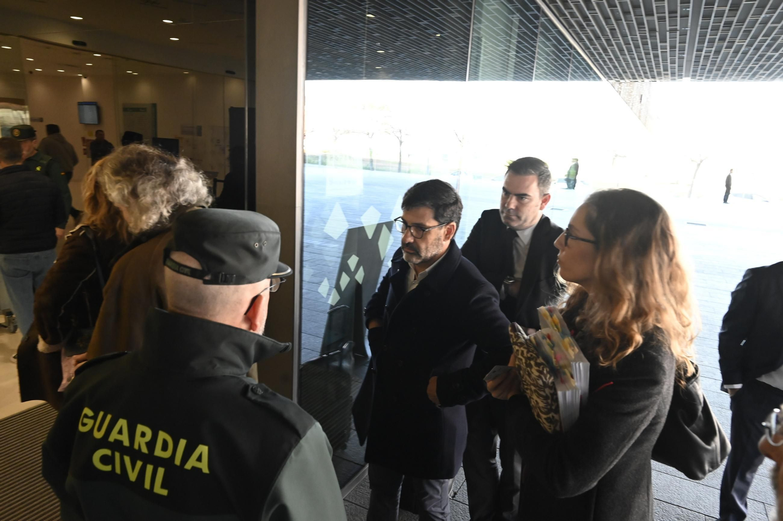 El inicio del juicio contra los expresidentes del Córdoba CF, Carlos González y Jesús León, en imágenes