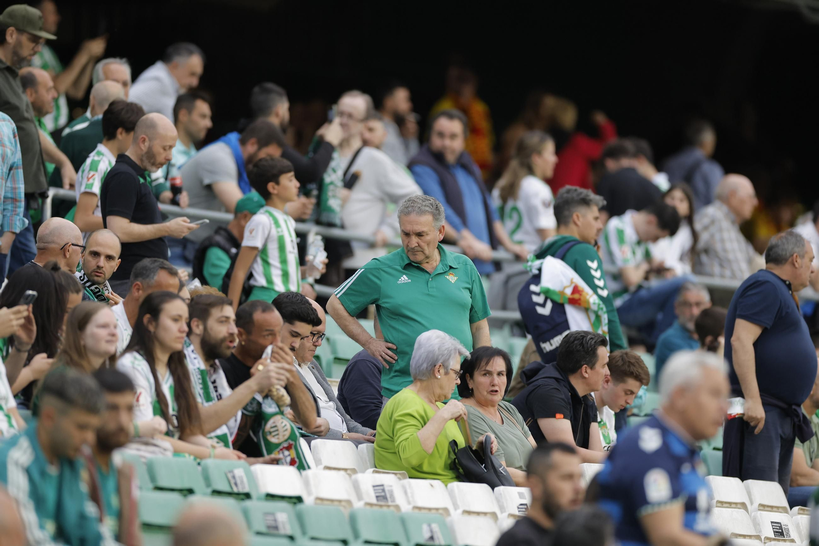 Búscate en las fotos del Betis - Jagiellonia
