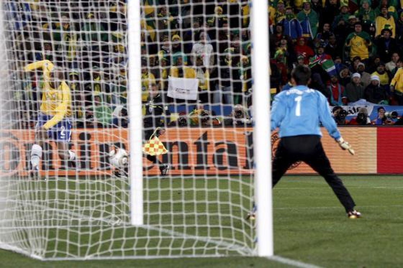 Brasil arranca a tirones (2-1)