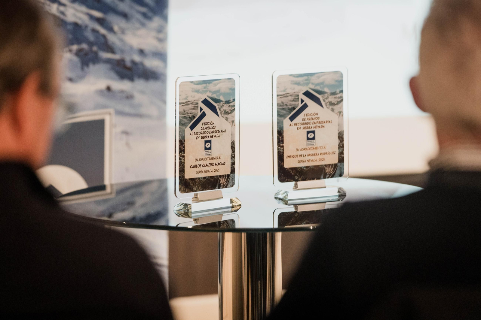 Enrique de la Higuera y Carlos Olmedo, premiados por su trayectoria empresarial en Sierra Nevada