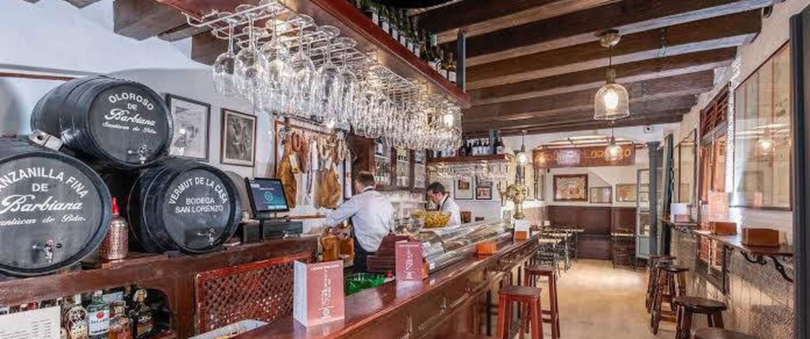 Interior de la bodega San Lorenzo