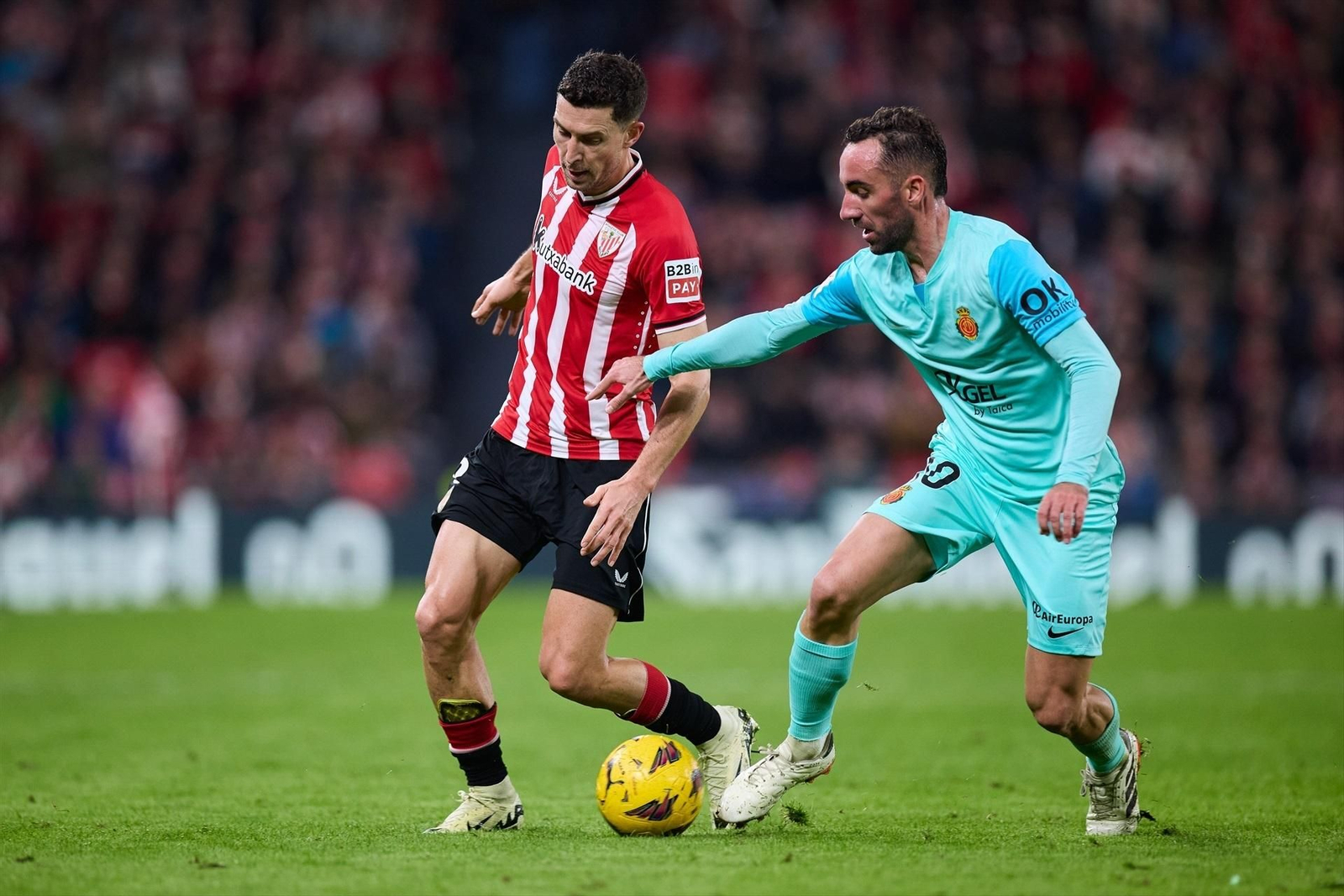 De Marcos y Darder, en el último partido de Liga entre el Athletic y el Mallorca. De Marcos y Darder, en el último partido de Liga entre el Athletic y el Mallorca.