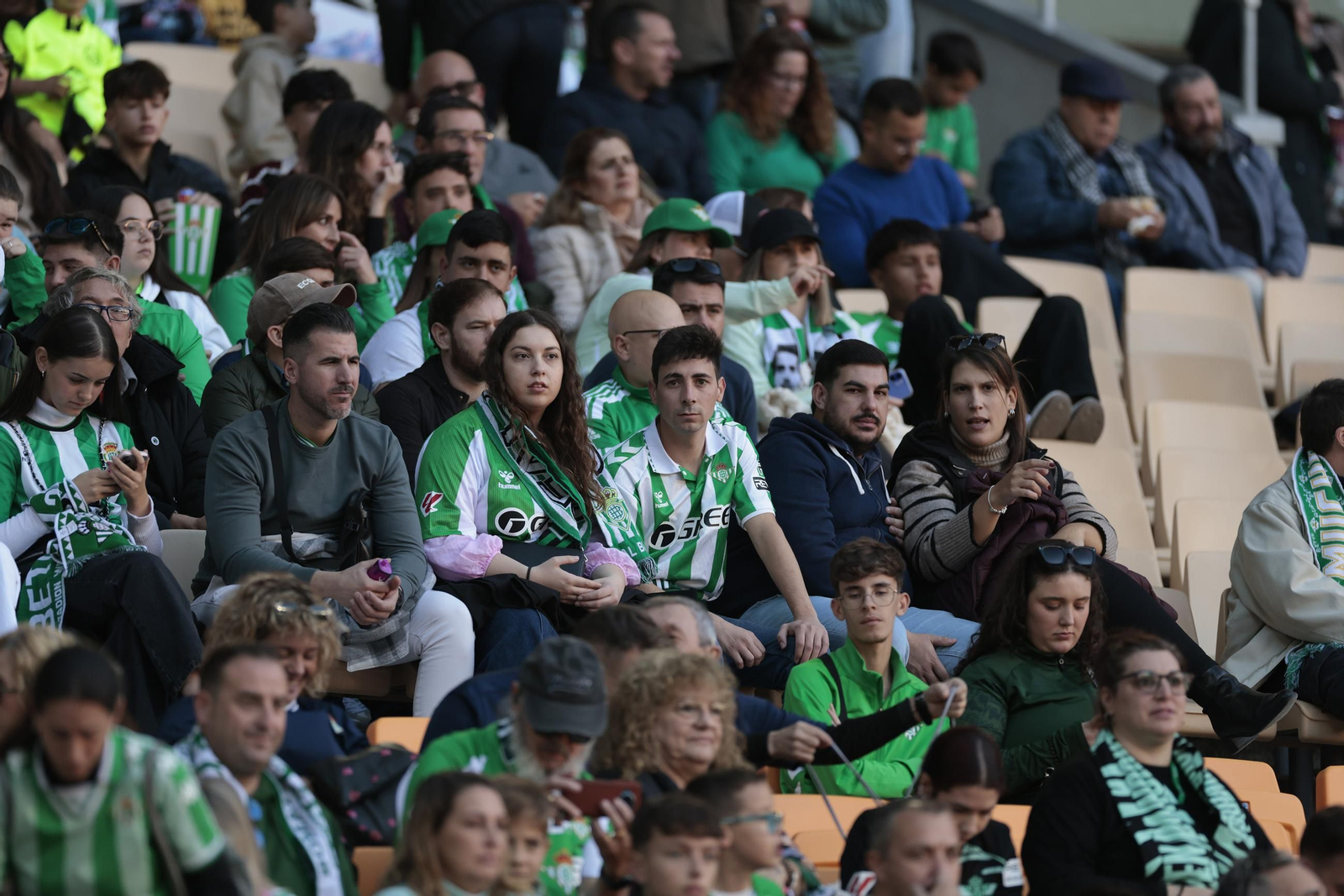Búscate en las fotos del Betis - Girona