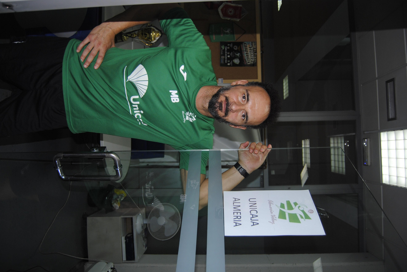 El técnico almeriense, en la puerta de su despacho.