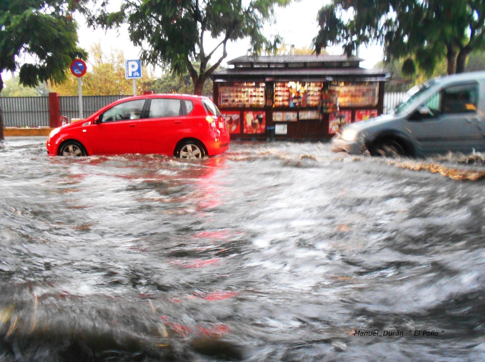 Chipiona quedó seriamente afectada por la gran tromba de agua que azotó a la Costa Noroeste la mañana de ayer.
