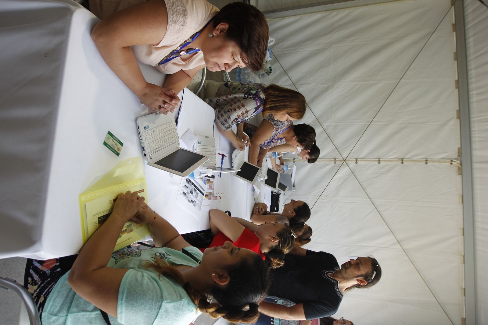 Los participantes pudieron interactuar con los monitores y entregar sus currículos.