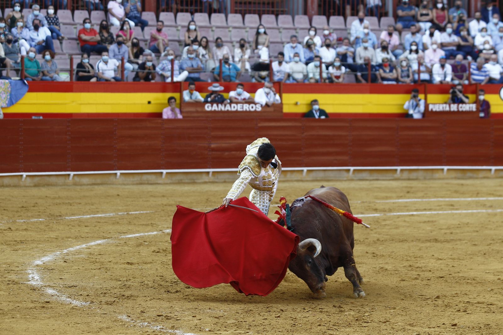 Fotogalería corrida de toros. Cayetano Rivera, Paco Ureña y Roca Rey. Roquetas de Mar.