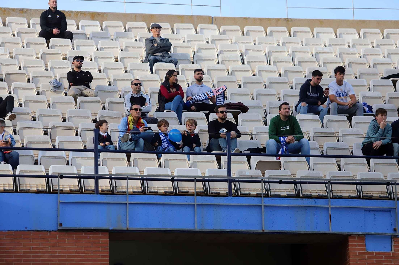 Imágenes del ambiente en las gradas del Nuevo Colombino