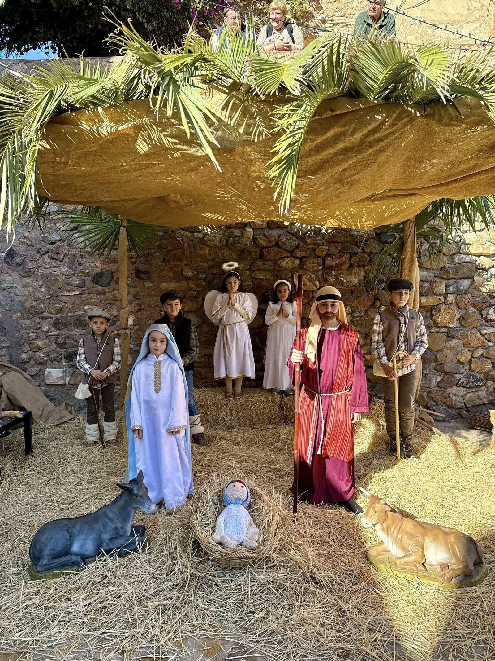 Así fue la inauguración del Belén Municipal de Mojácar entre villancicos y dulces navideños