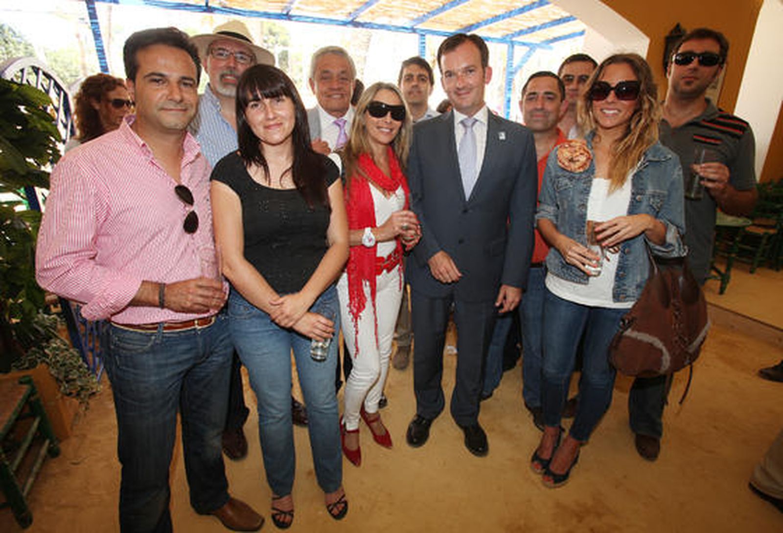 Martín de la Herrán, candidato a la Alcaldía de Jerez por Unión, Progreso y Democracia, también pasó un agradable rato en la caseta del Diario, a la que acudió acompañado por sus compañeros de lista.

Foto: Vanesa Lobo