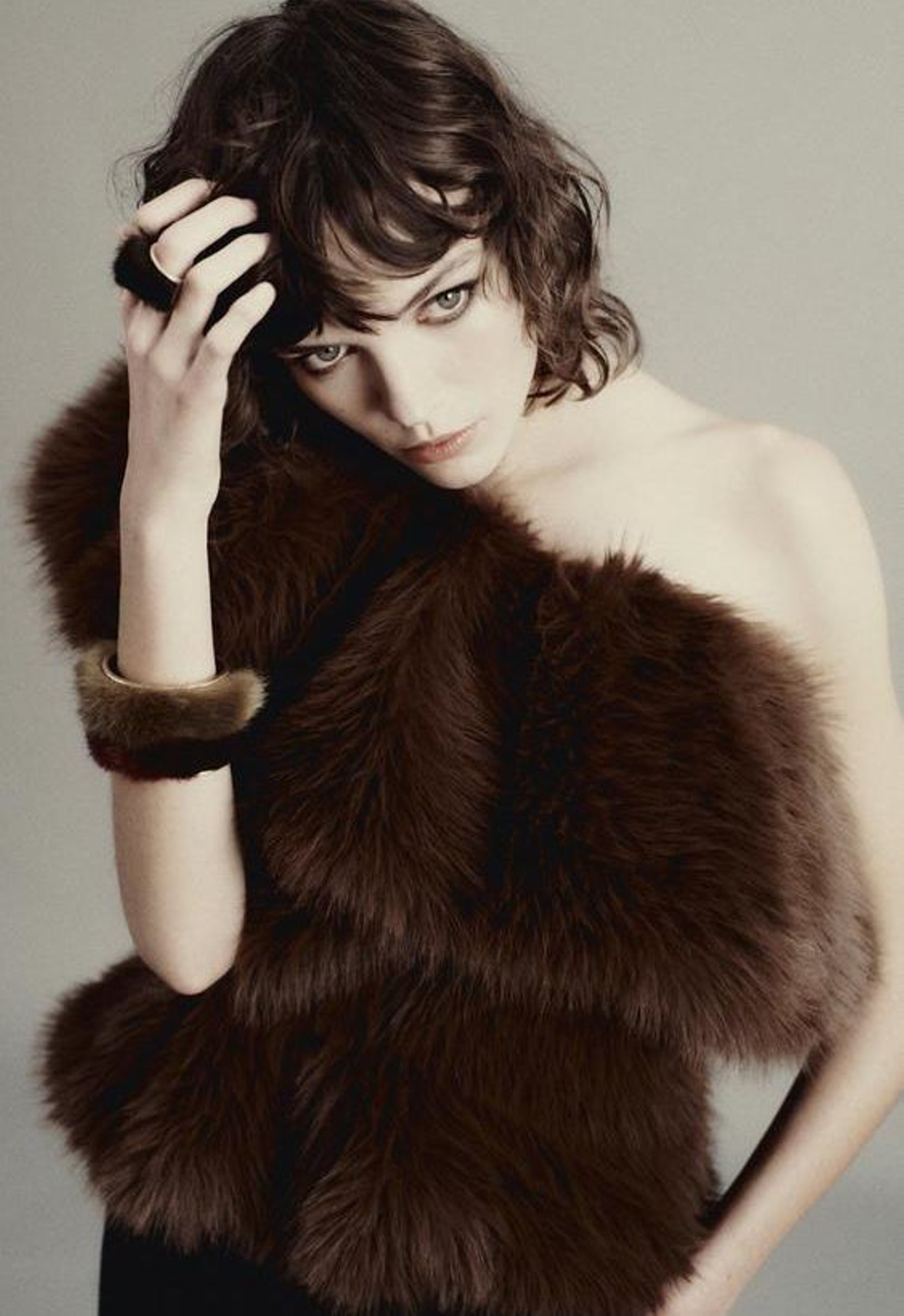 Top asimétrico de pelo de Zara.