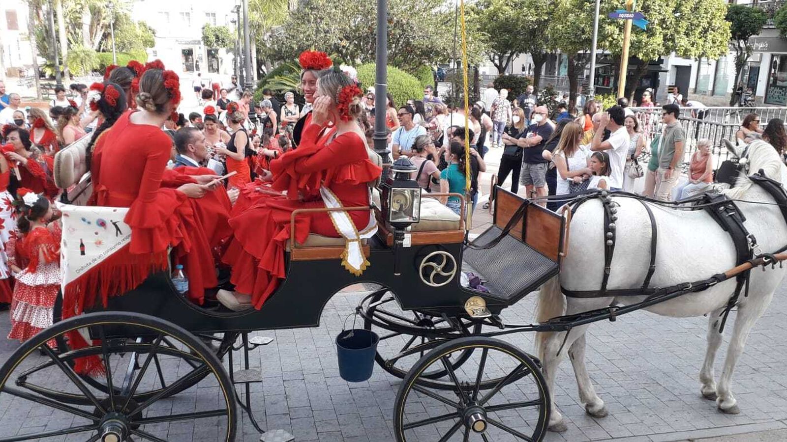 Una imagen del pasacalles flamenco desde la Plaza de Peral.