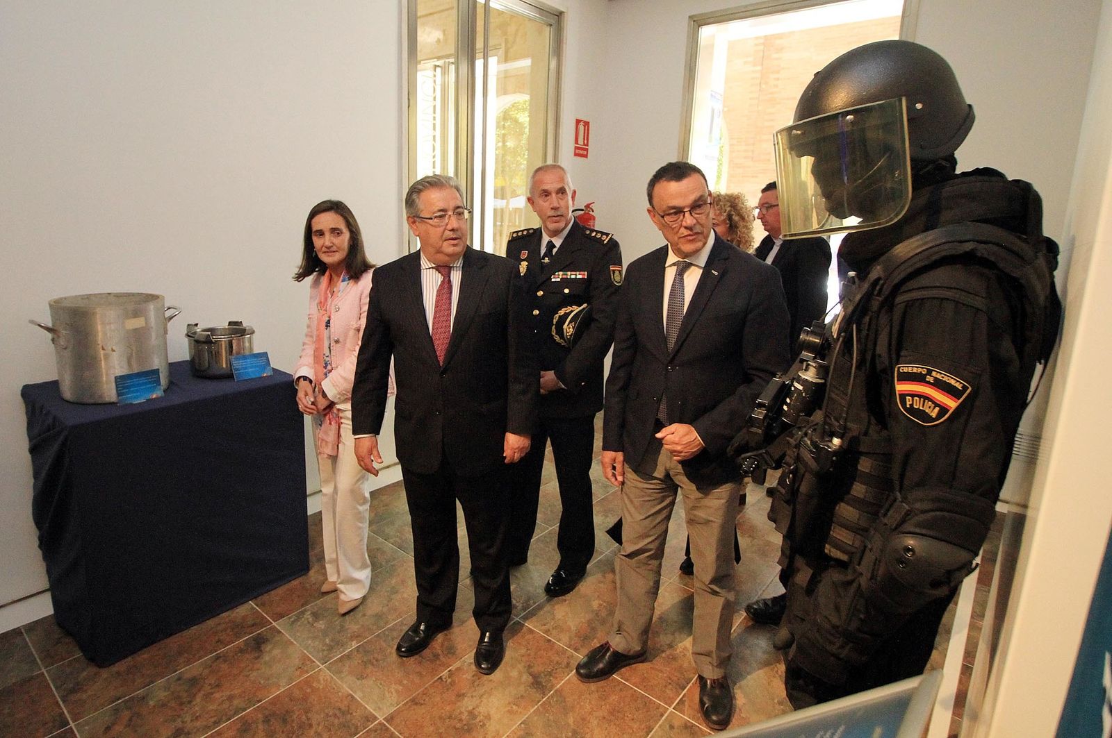 Juan Ignacio Zoido, ministro del Interior, presenta en la Comandancia de la Guardia Civil la nueva versión de AleryCops y el dispositivo del Rocío y posteriormente acude a la Diputación de Huelva para visitar la exposición sobre el terrorismo, en imágenes