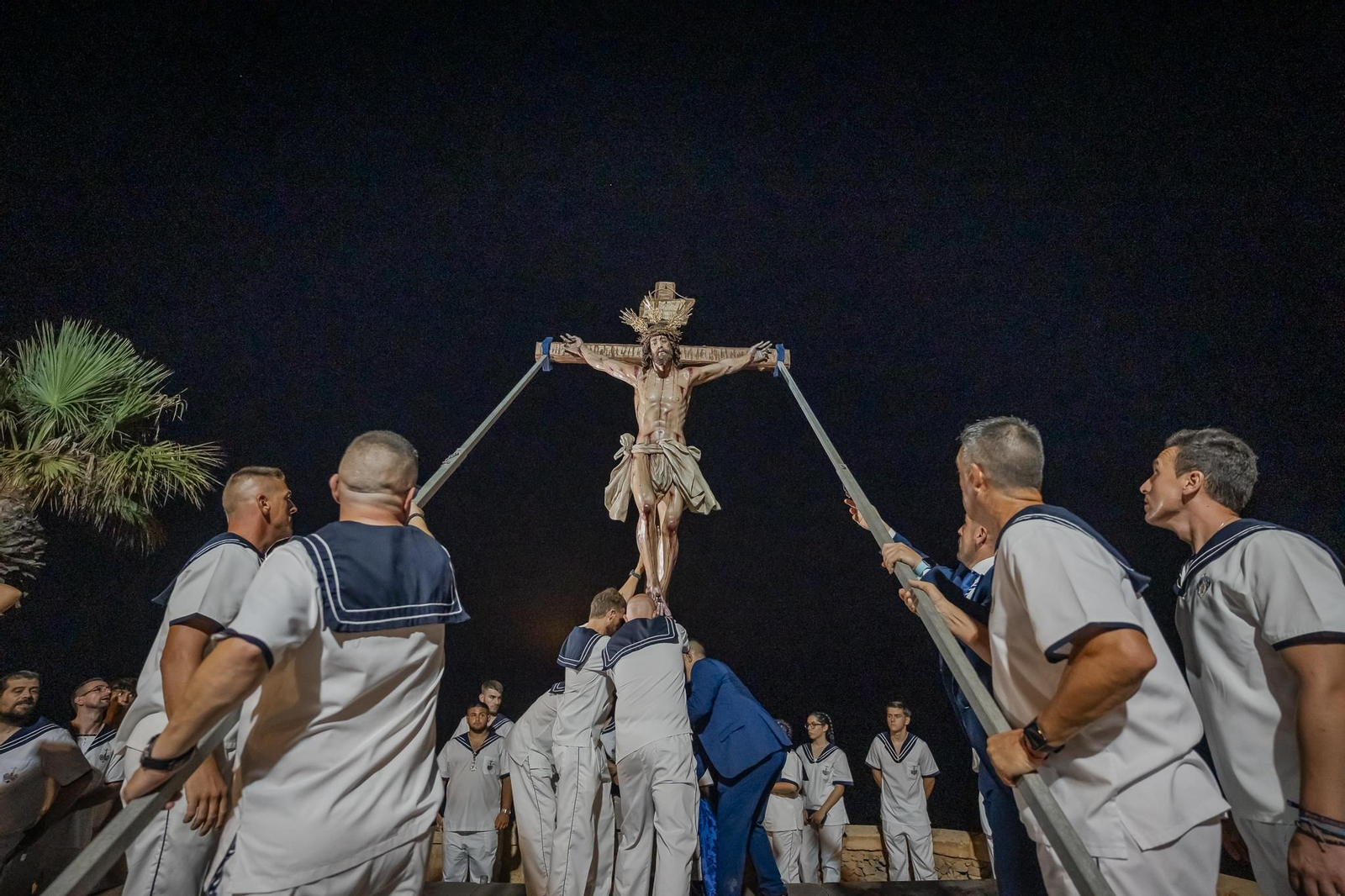 Así fue la procesión del Santísimo Cristo del Mar en el Puerto de Roquetas.