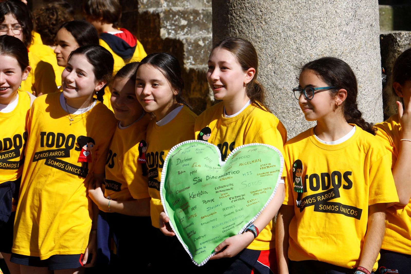 Las mejores imágenes del abrazo a la Mezquita-Catedral por las enfermedades raras