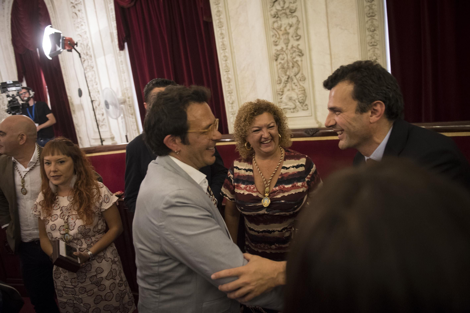 Imágenes de la investidura de José María González Kichi