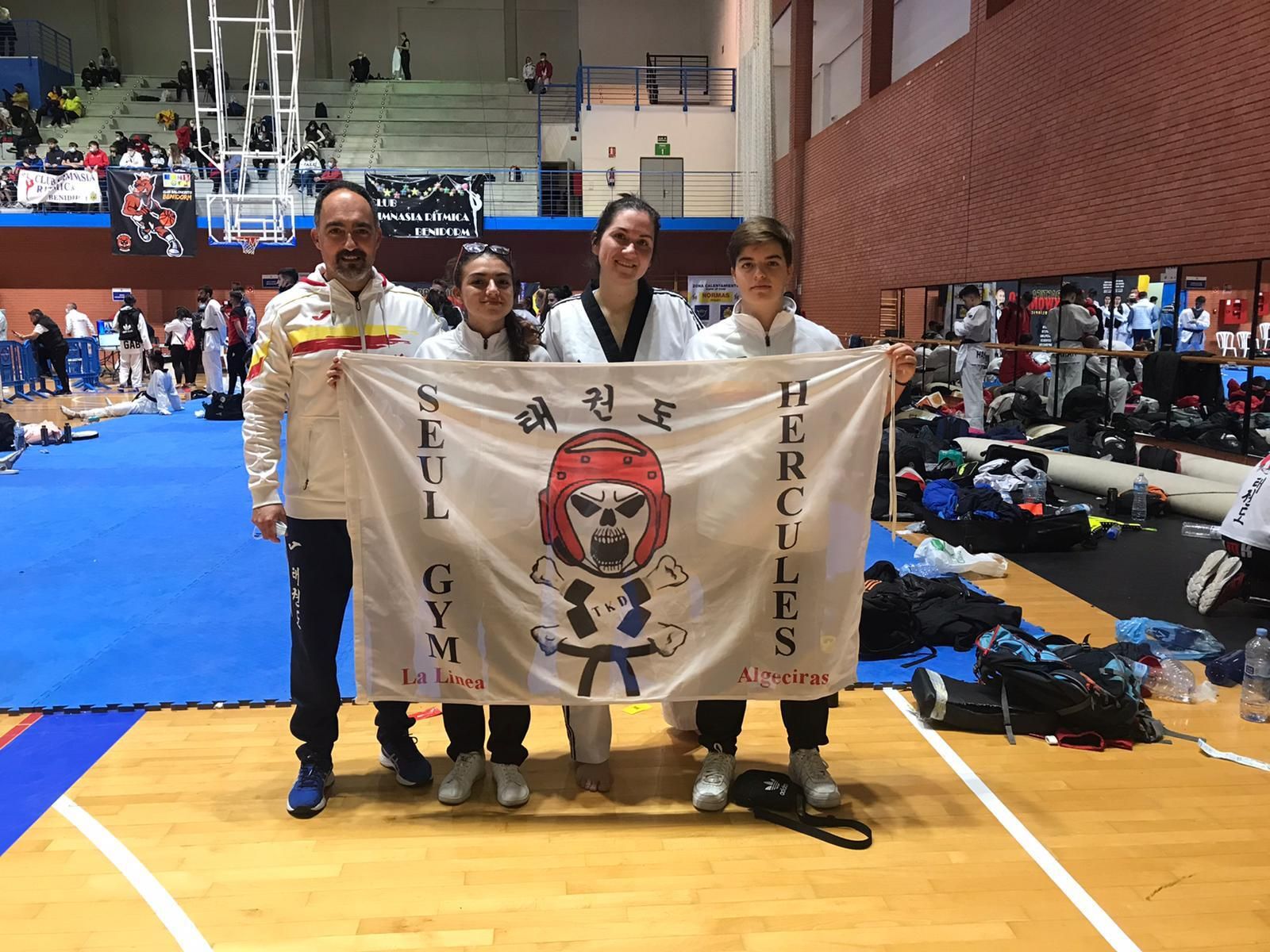 El equipo del Seúl Gym Hércules en Benidorm.