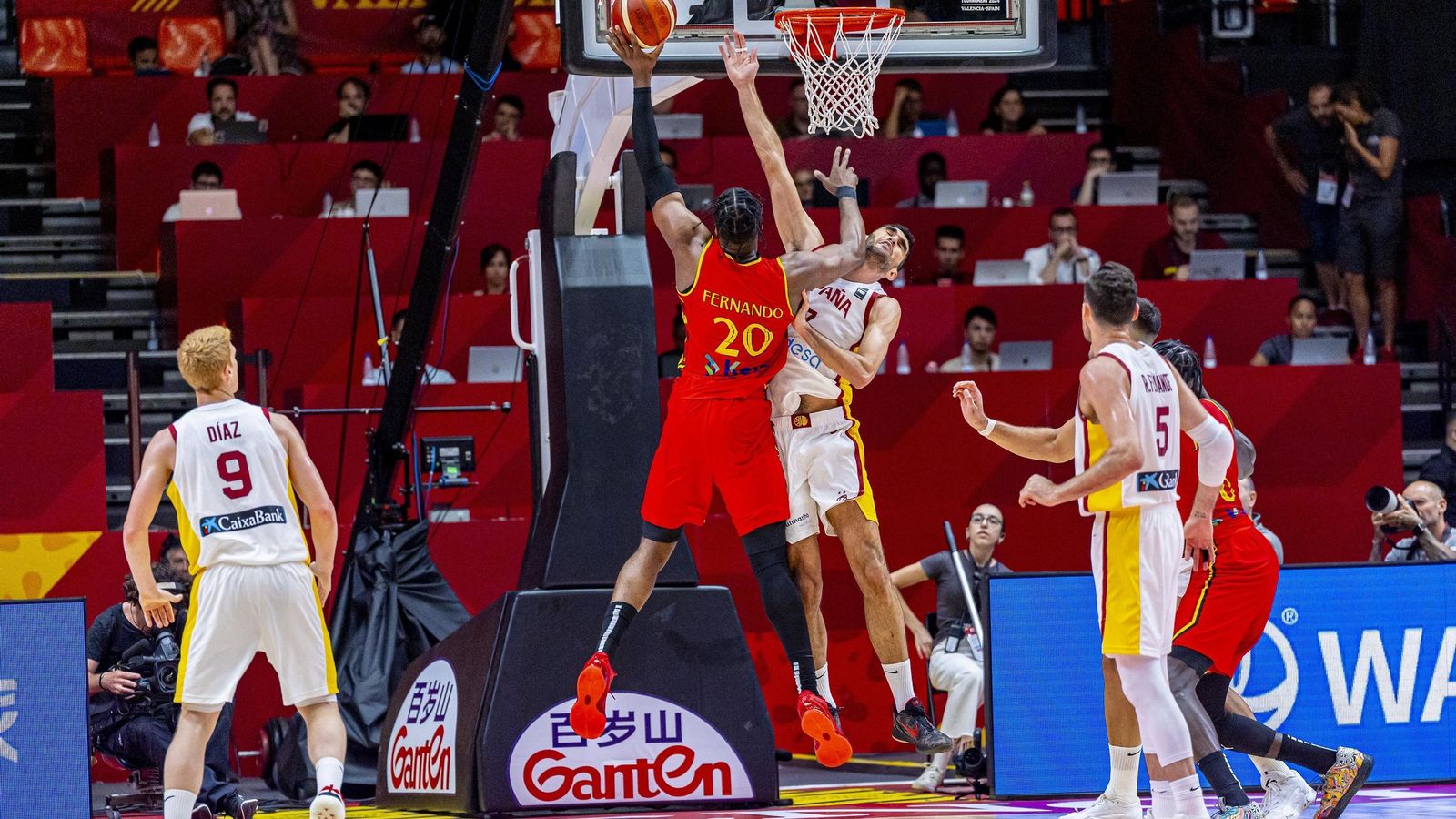 Alberto Díaz, ante Angola