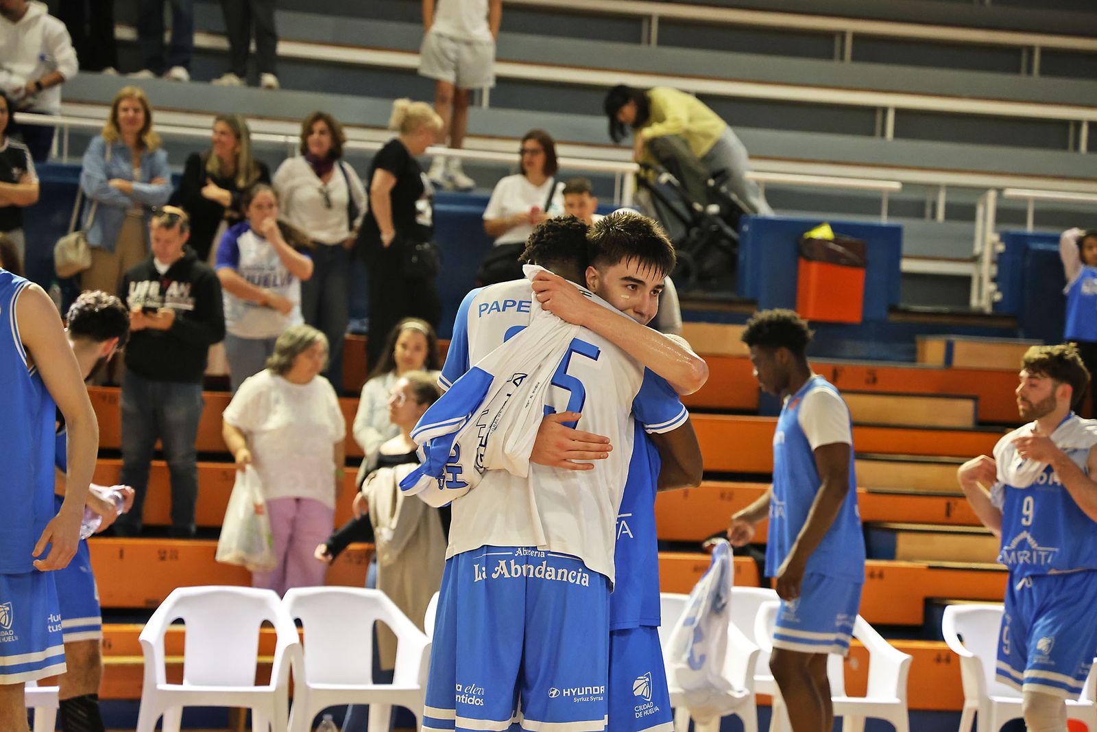 Las imágenes del partido de vuelta entre el Ciudad de Huelvay el Homs UE Mataró