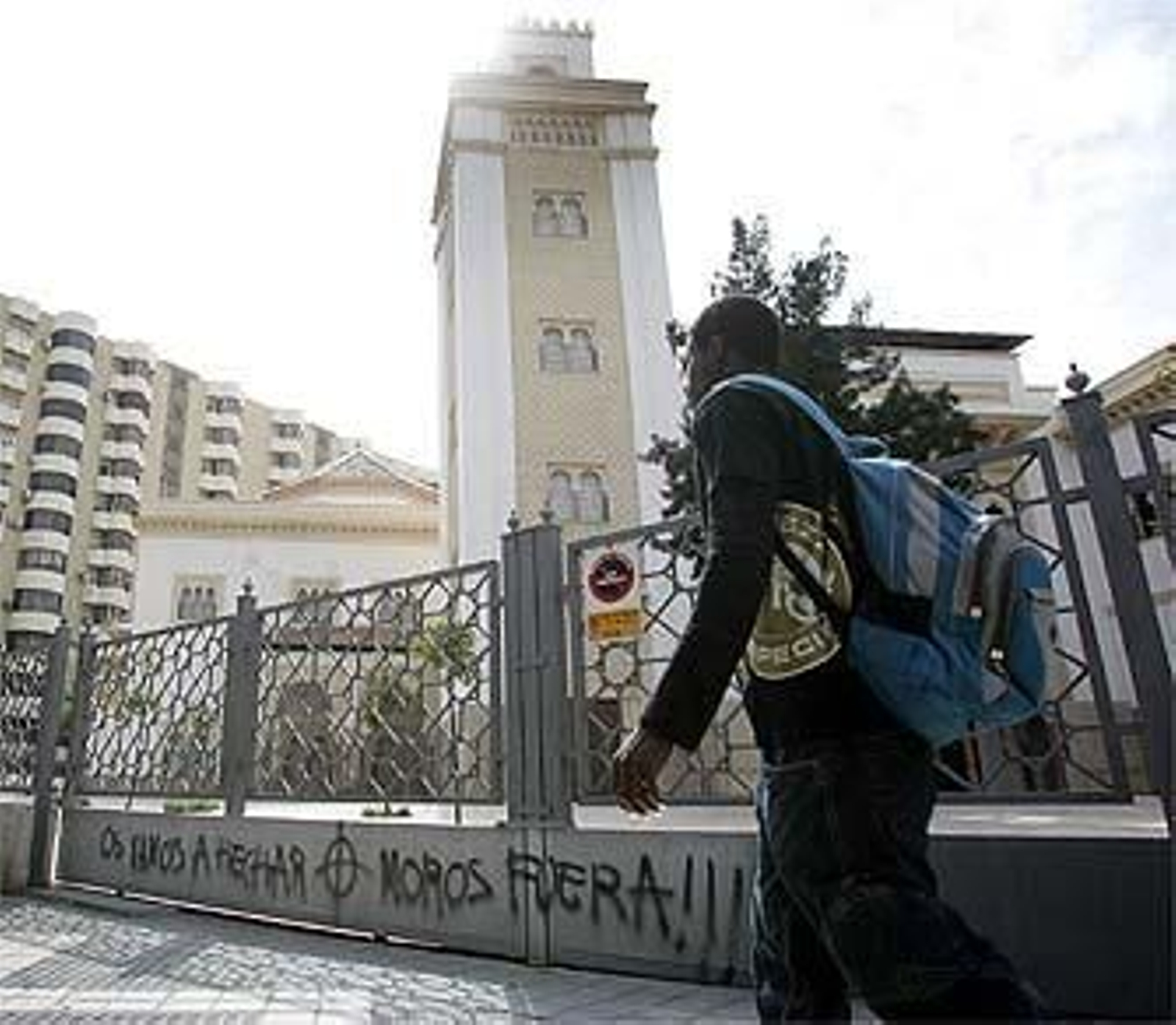 Realizan pintadas racistas en la mezquita de Ingeniero de la Torre Acosta