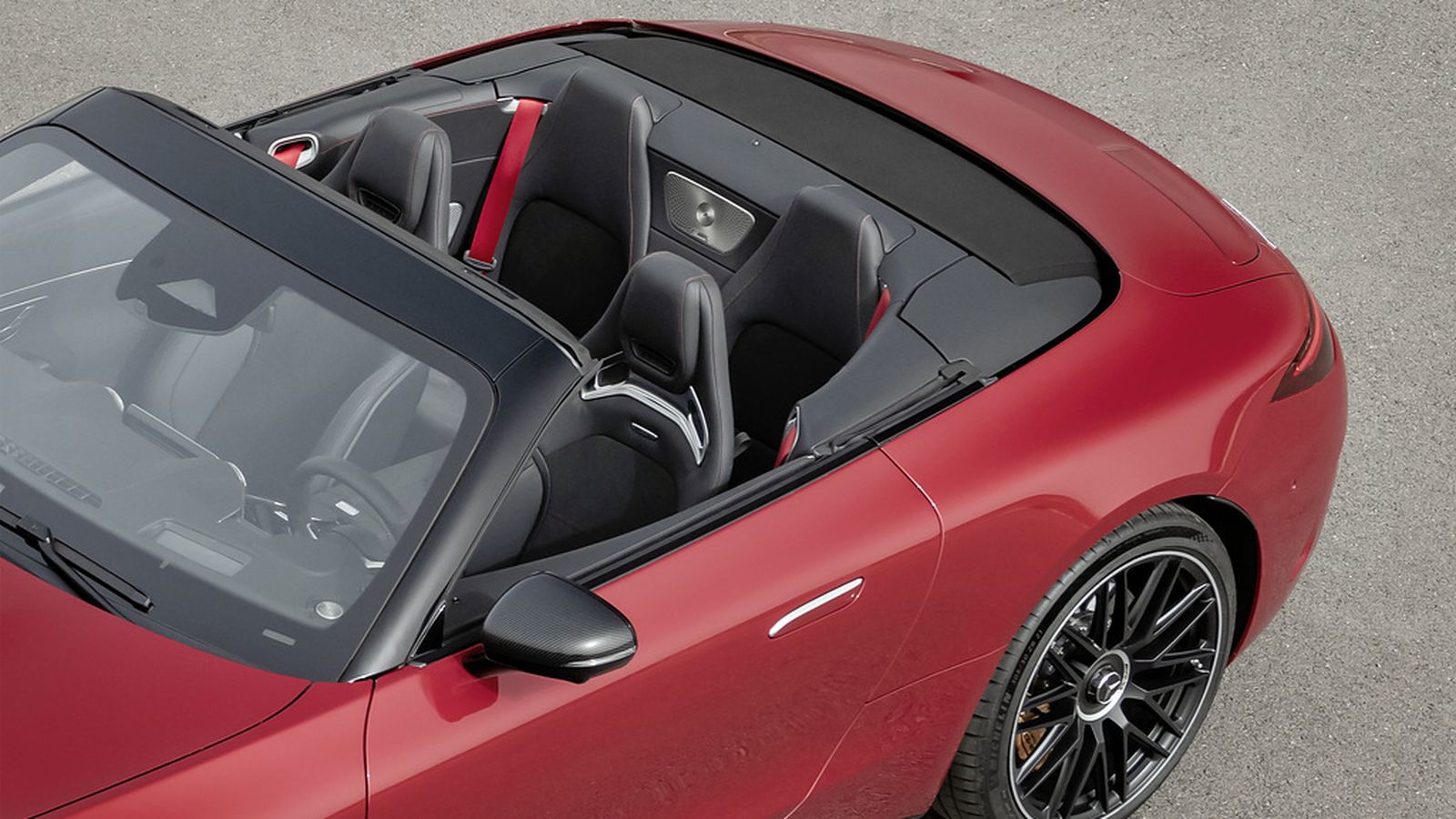 Las plazas traseras son una novedad respecto al anterior SL. Son útiles exclusivamente para personas que no superen los 1,50 m de altura.