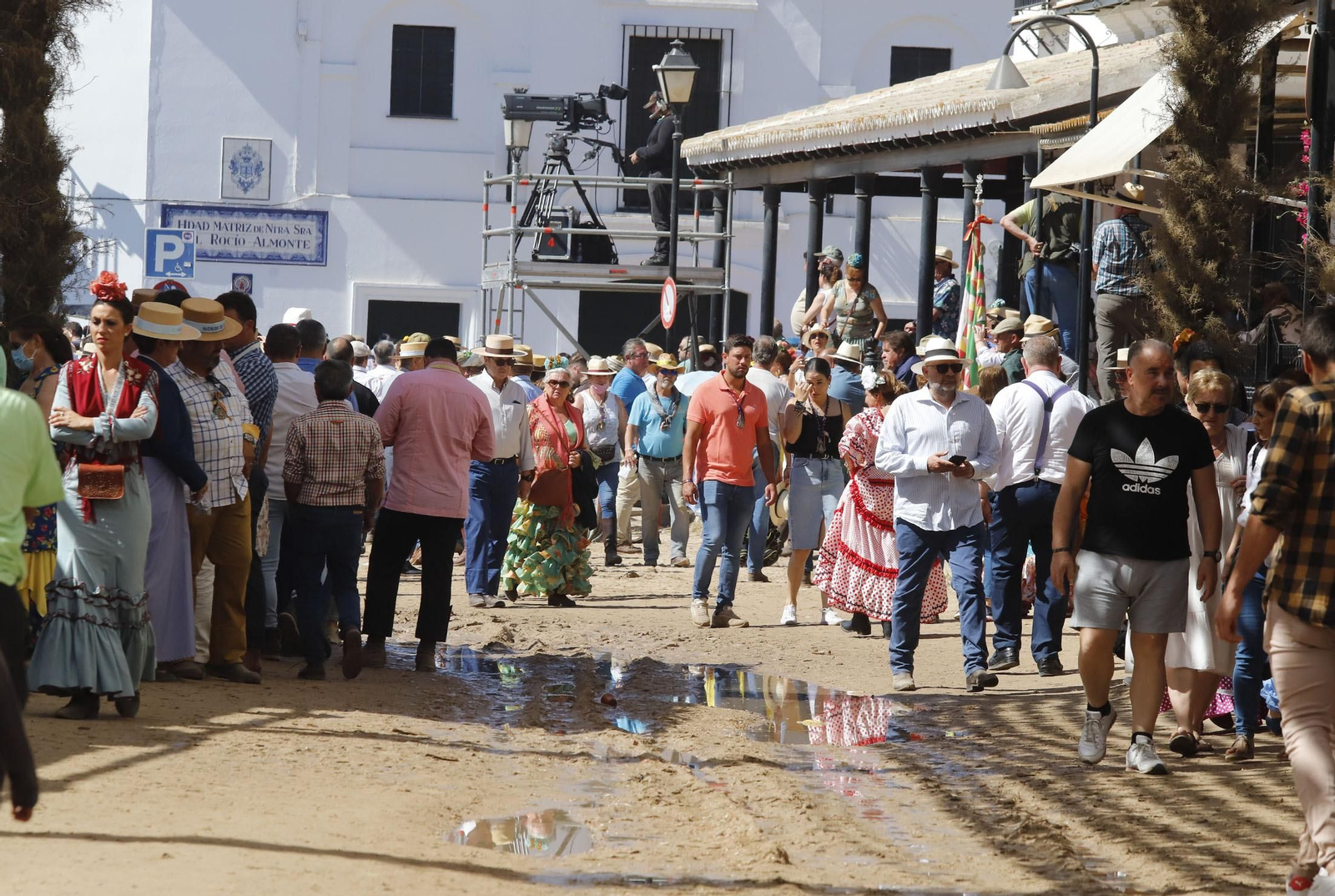 Ambiente en la aldea del Rocío en la jornada del sábado