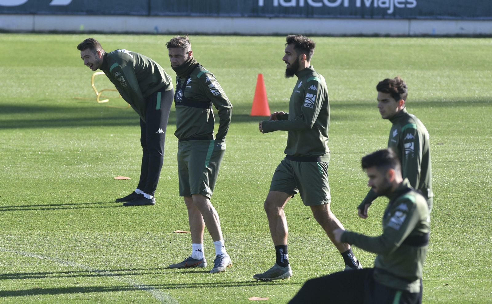 Borja Iglesias junto a Joaquín, en un entrenamiento.
