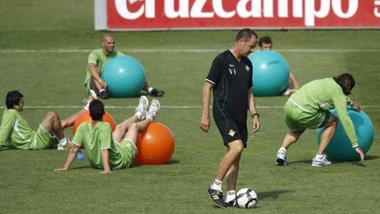 Víctor Fernández: "Nadie ha ganado cinco veces seguidas; el Betis será el primero"