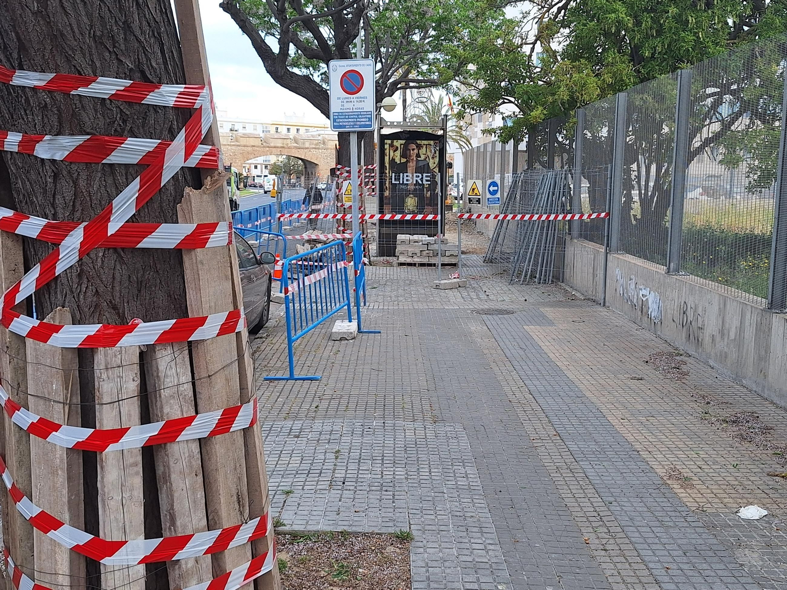 Inicio de la obra en el acerado de la Avenida a principios de esta semana.